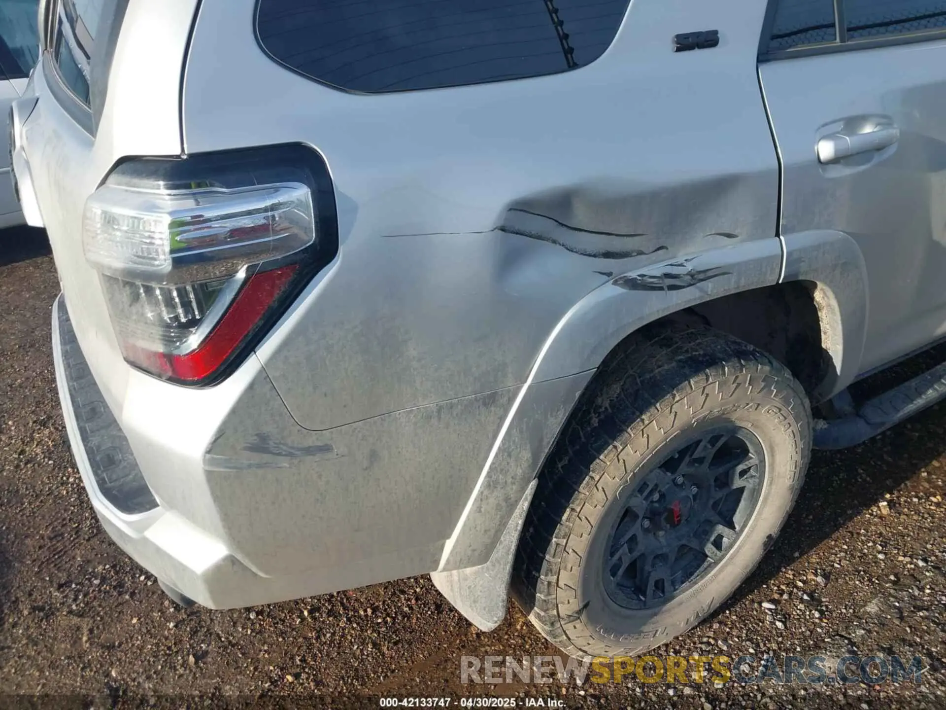 6 Photograph of a damaged car JTENU5JR3P6109169 TOYOTA 4RUNNER 2023
