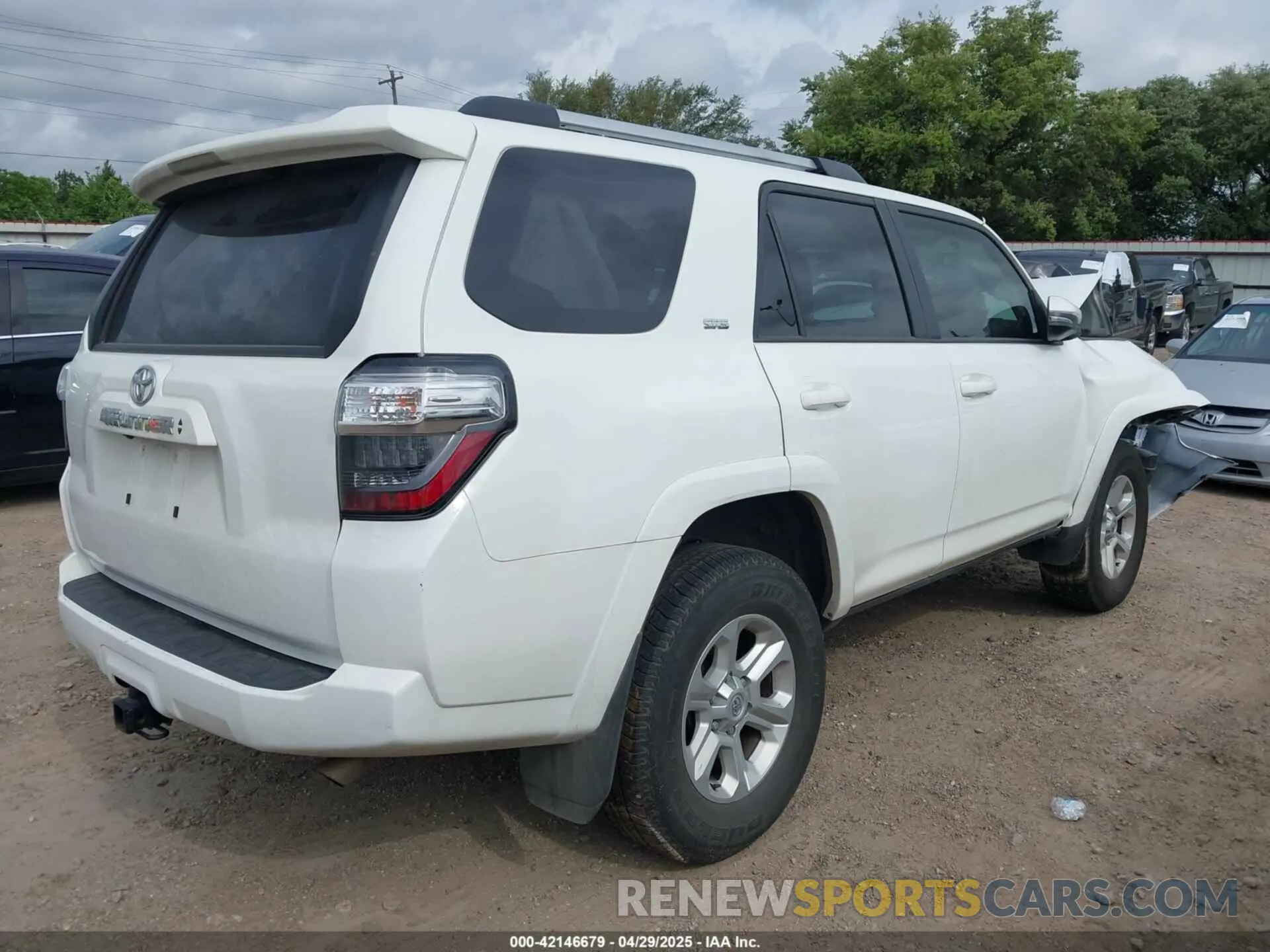 4 Photograph of a damaged car JTENU5JR9P6195572 TOYOTA 4RUNNER 2023