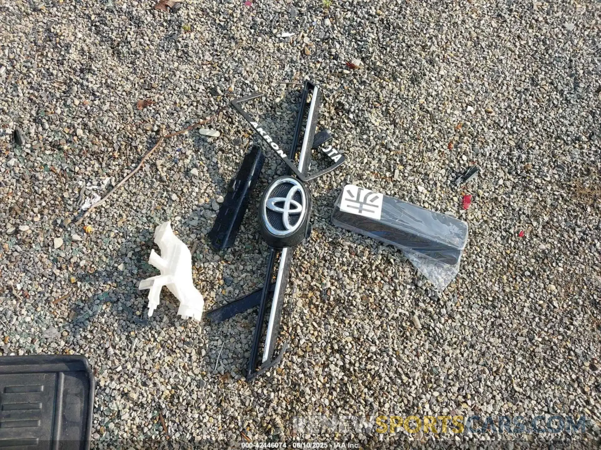 12 Photograph of a damaged car JTEPU5JR8P6089848 TOYOTA 4RUNNER 2023