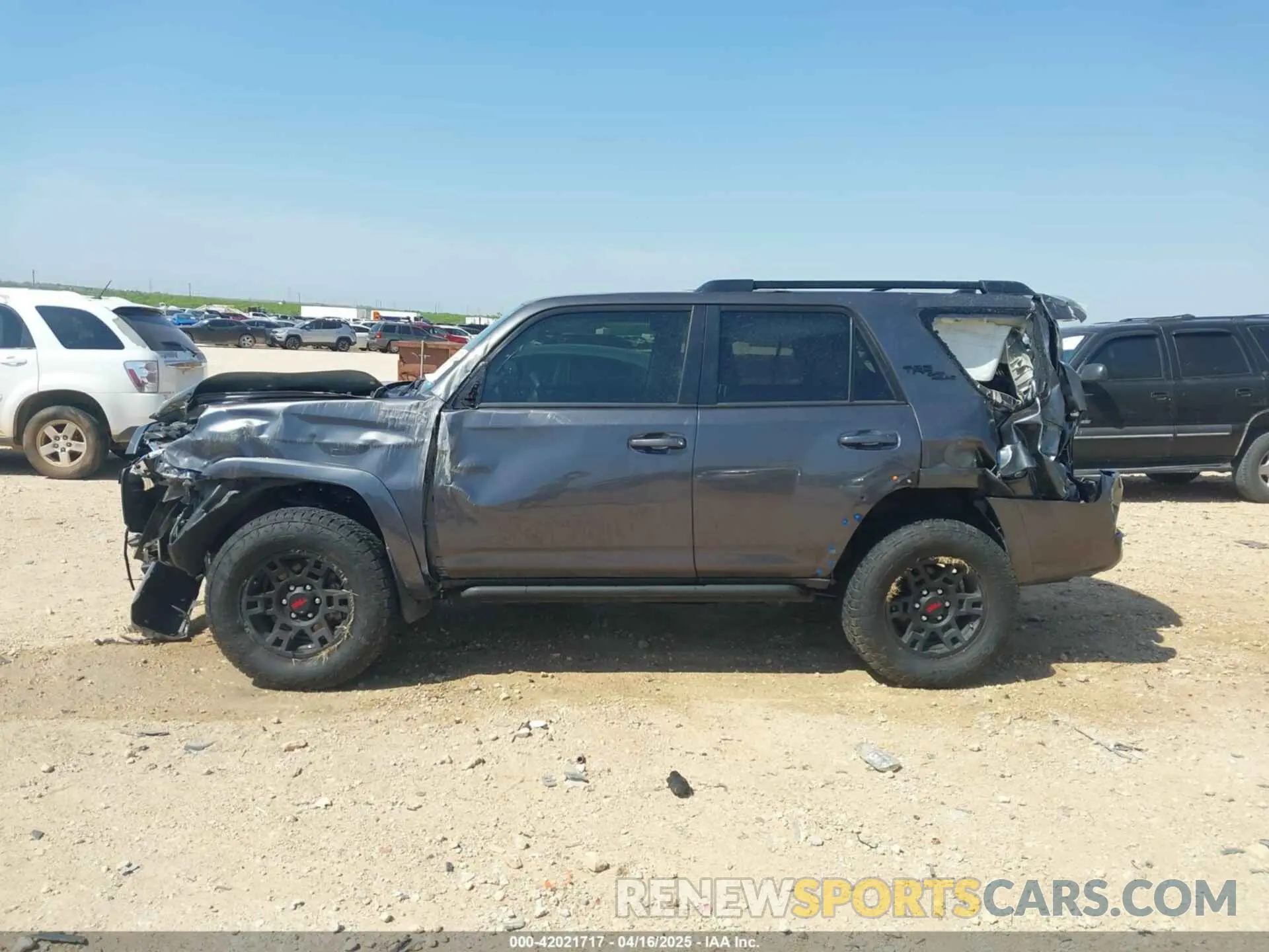 14 Фотография поврежденного автомобиля JTERU5JR1P6202743 TOYOTA 4RUNNER 2023