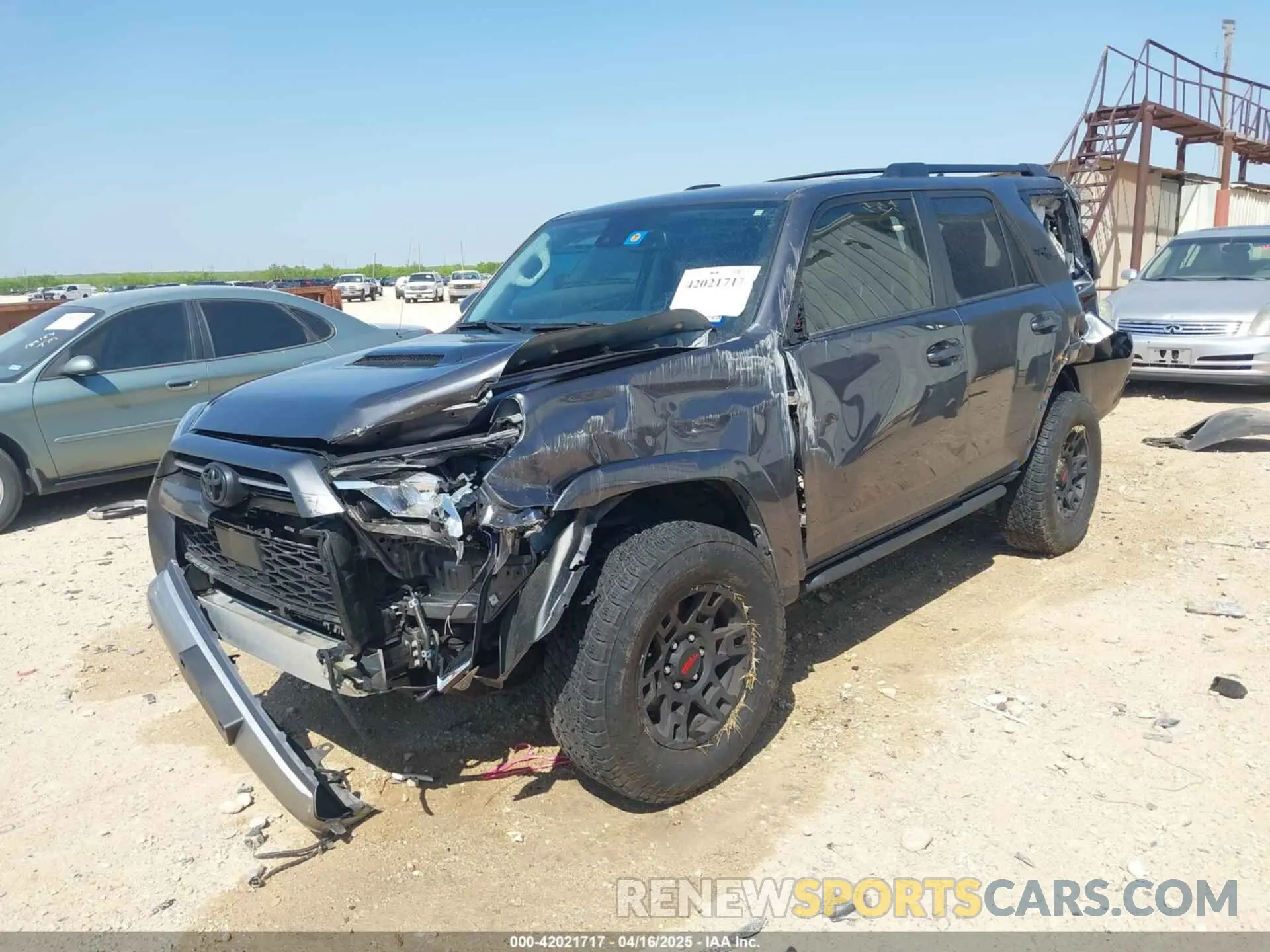 2 Фотография поврежденного автомобиля JTERU5JR1P6202743 TOYOTA 4RUNNER 2023