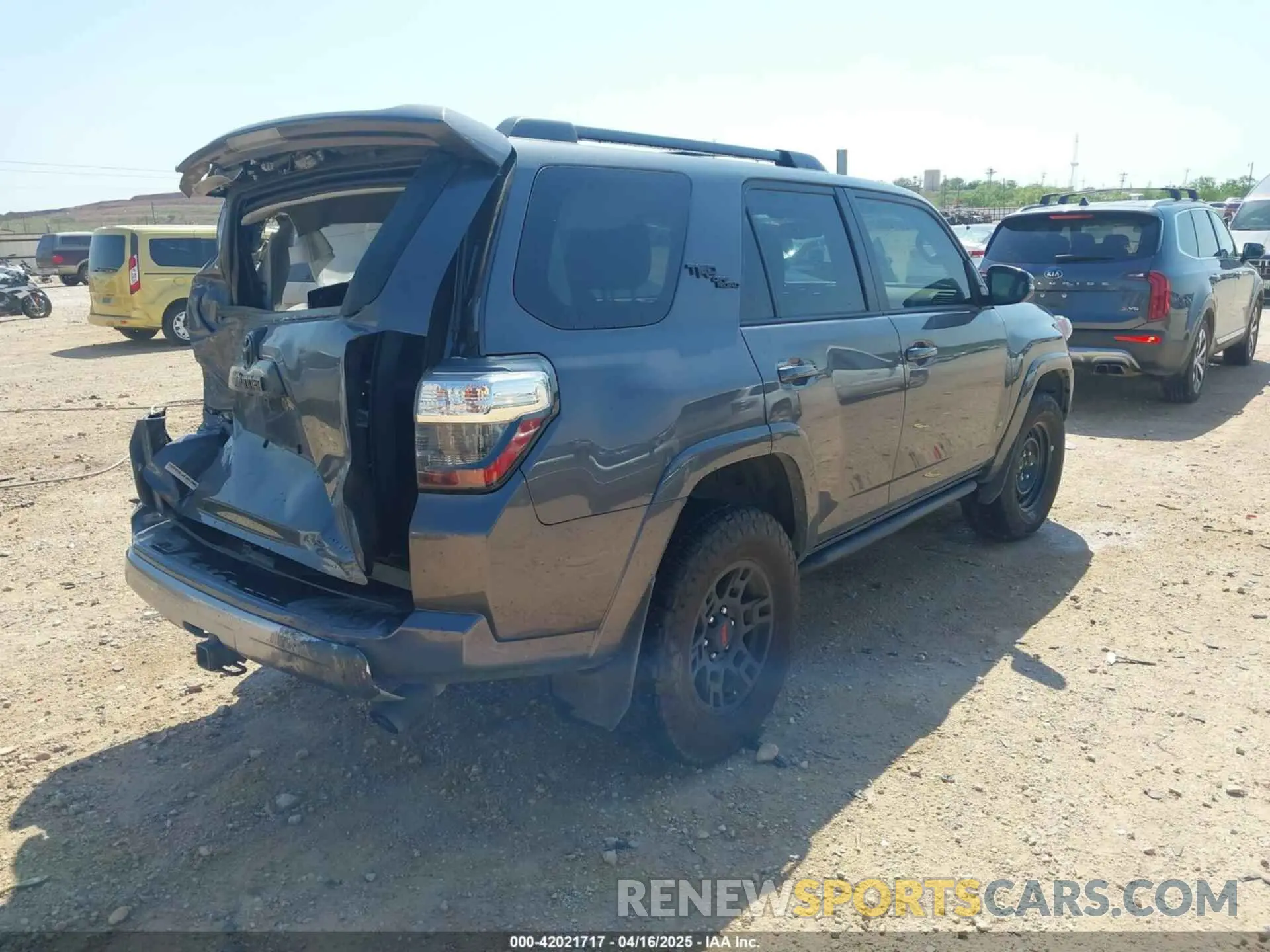 4 Фотография поврежденного автомобиля JTERU5JR1P6202743 TOYOTA 4RUNNER 2023