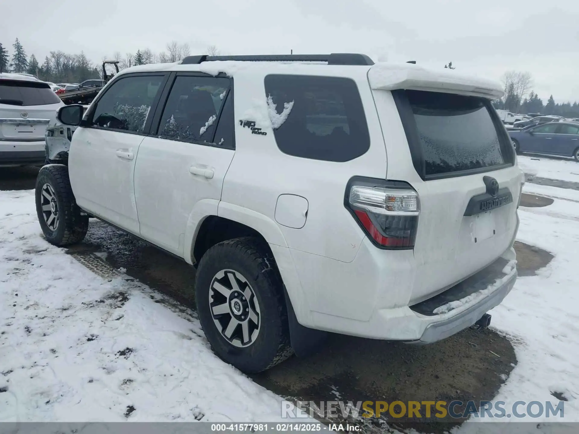 3 Фотография поврежденного автомобиля JTERU5JR2P6173804 TOYOTA 4RUNNER 2023