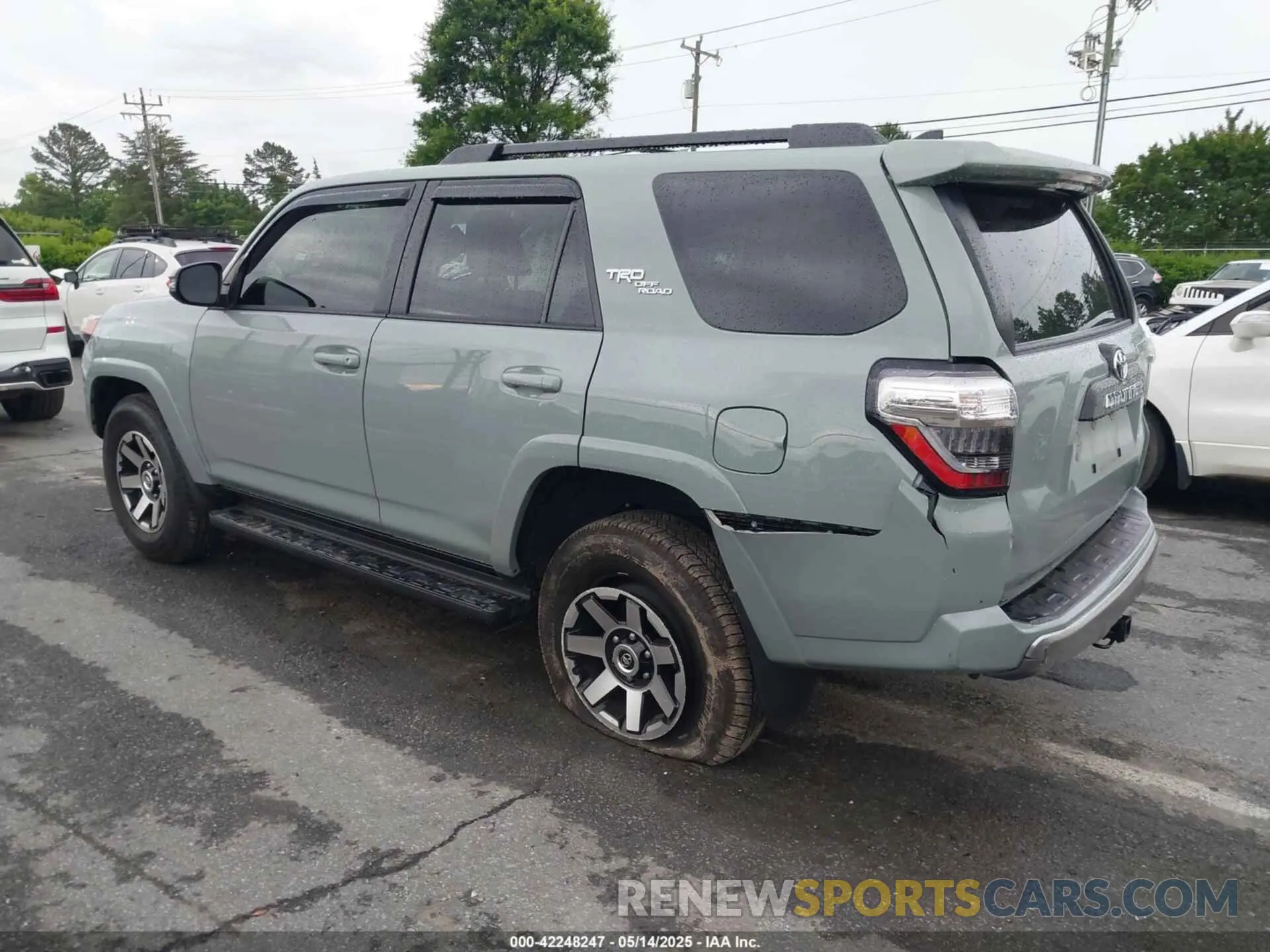 3 Фотография поврежденного автомобиля JTERU5JR4P6150914 TOYOTA 4RUNNER 2023
