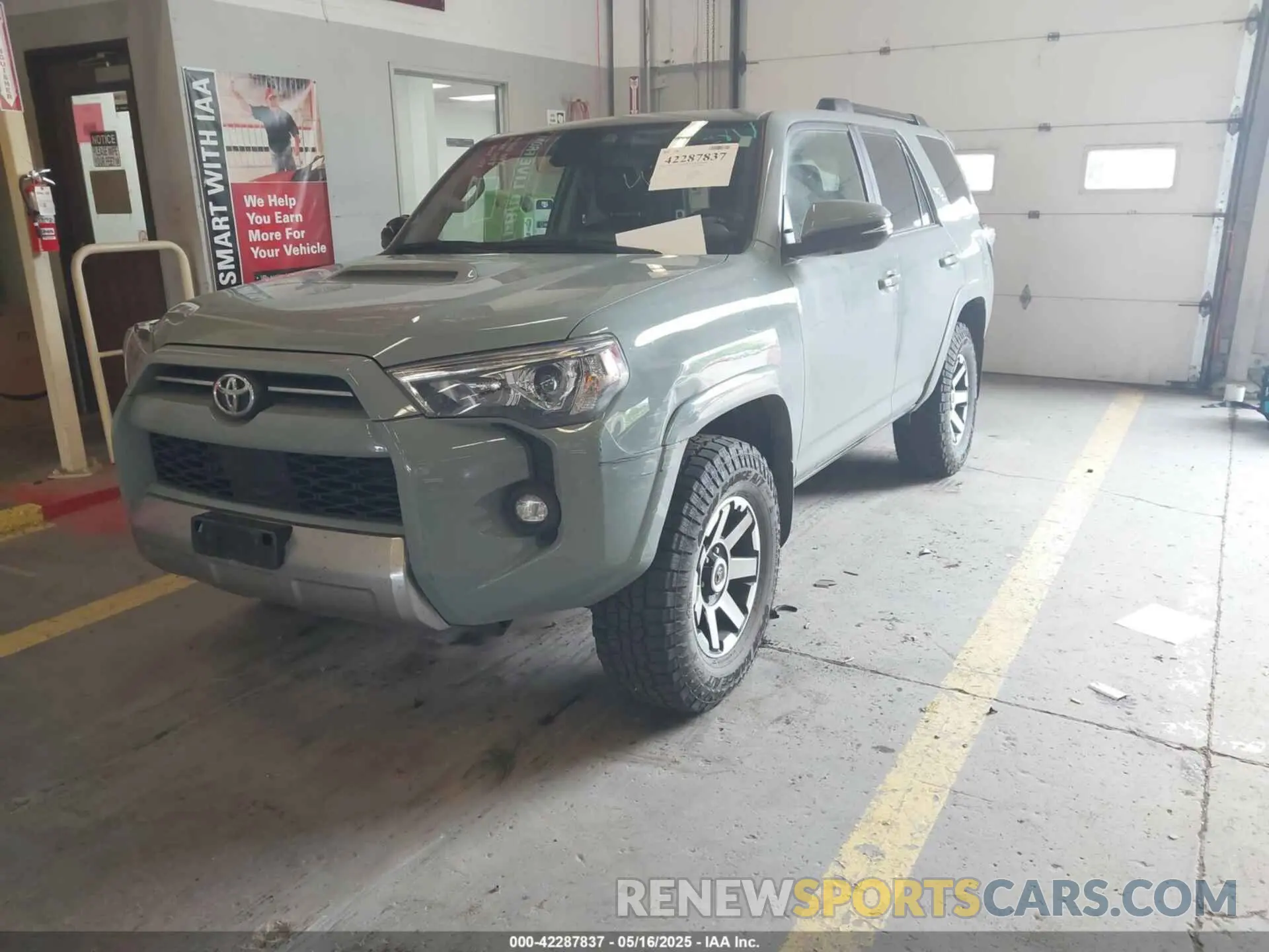 2 Фотография поврежденного автомобиля JTERU5JR5P6200817 TOYOTA 4RUNNER 2023