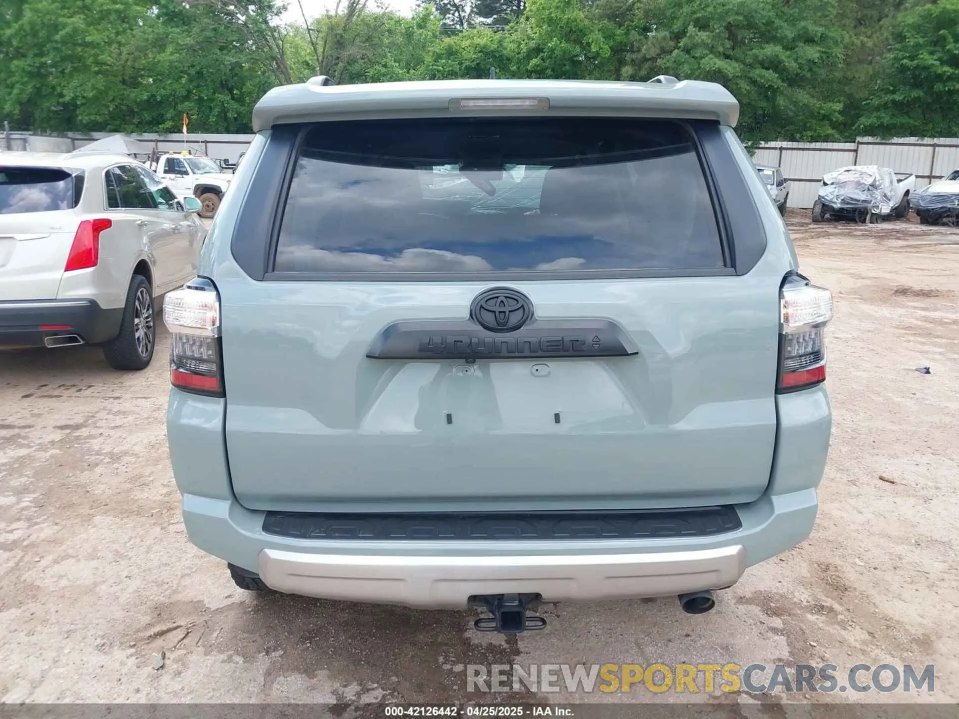 17 Photograph of a damaged car JTERU5JR6P6167259 TOYOTA 4RUNNER 2023