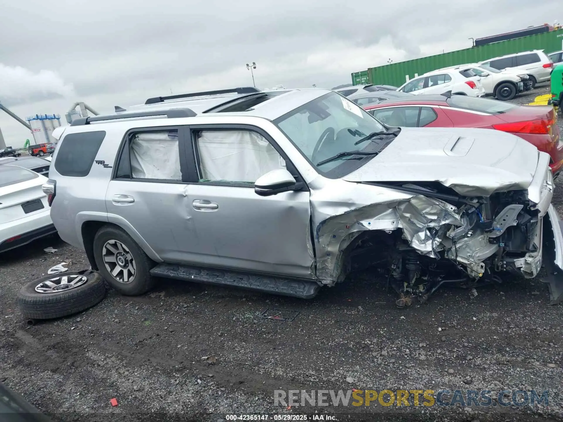 13 Photograph of a damaged car JTERU5JR7P6115817 TOYOTA 4RUNNER 2023