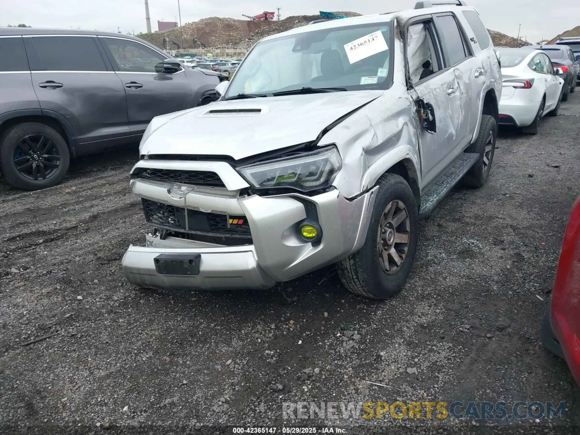 21 Photograph of a damaged car JTERU5JR7P6115817 TOYOTA 4RUNNER 2023