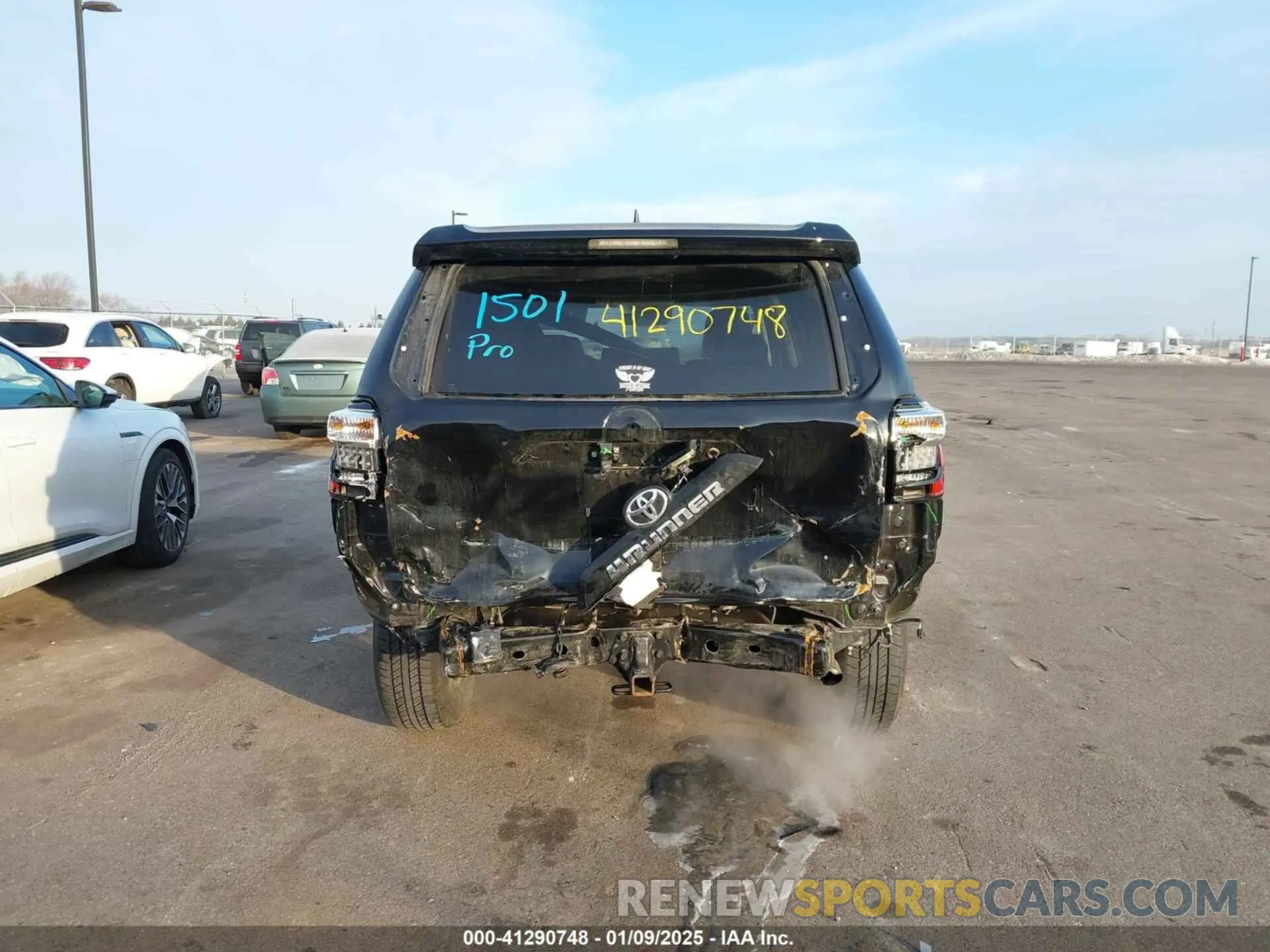 17 Фотография поврежденного автомобиля JTERU5JR8P6203503 TOYOTA 4RUNNER 2023