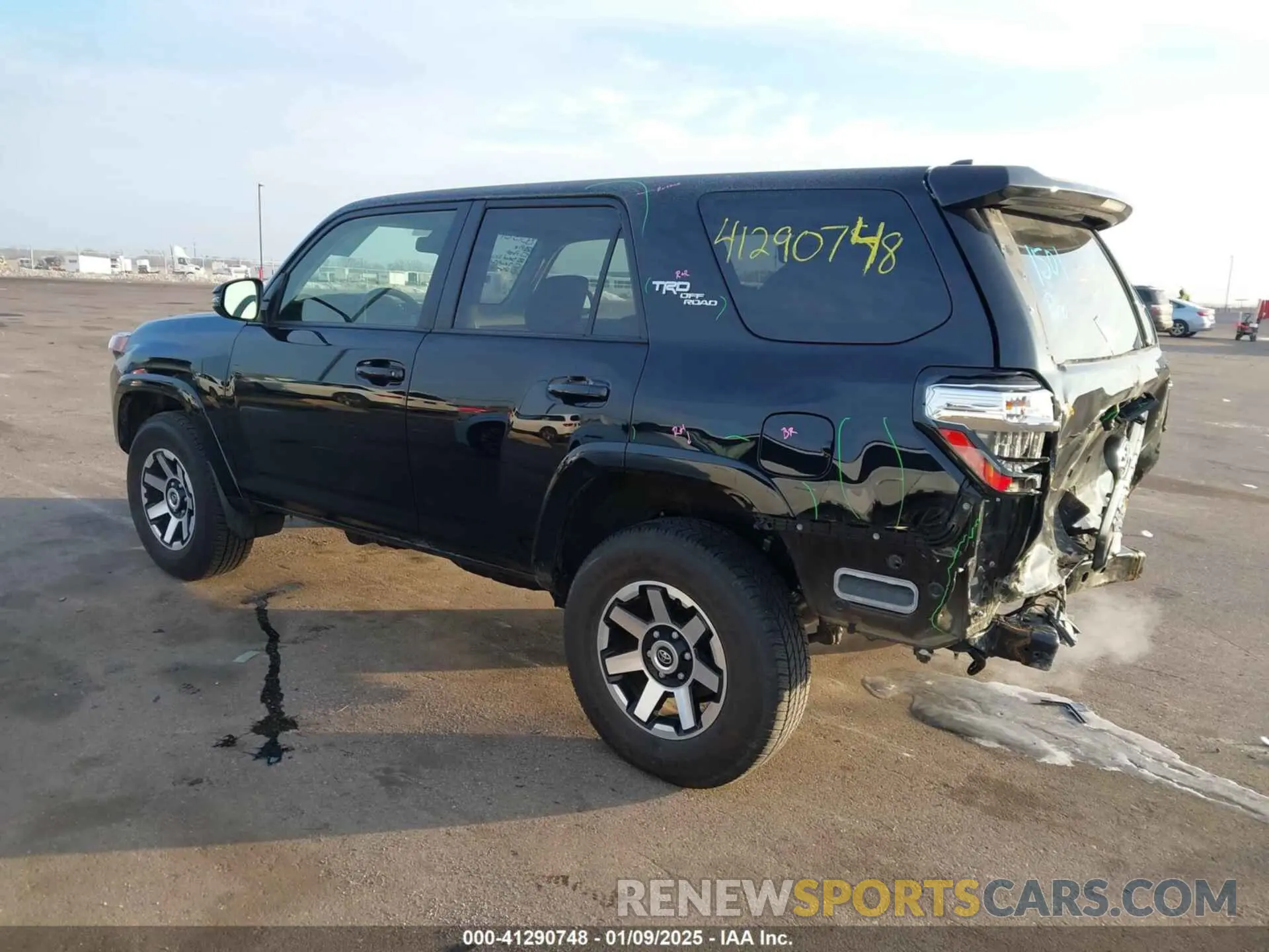 3 Фотография поврежденного автомобиля JTERU5JR8P6203503 TOYOTA 4RUNNER 2023