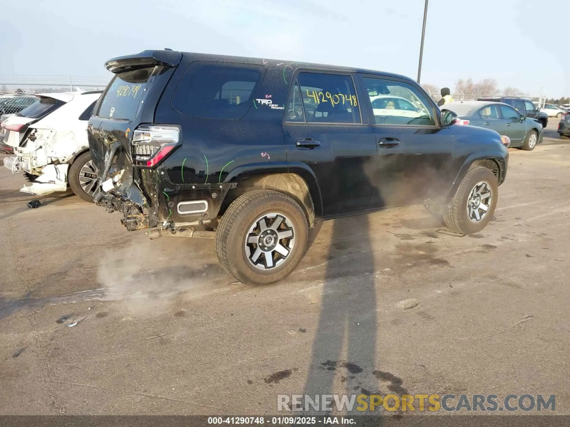 4 Фотография поврежденного автомобиля JTERU5JR8P6203503 TOYOTA 4RUNNER 2023