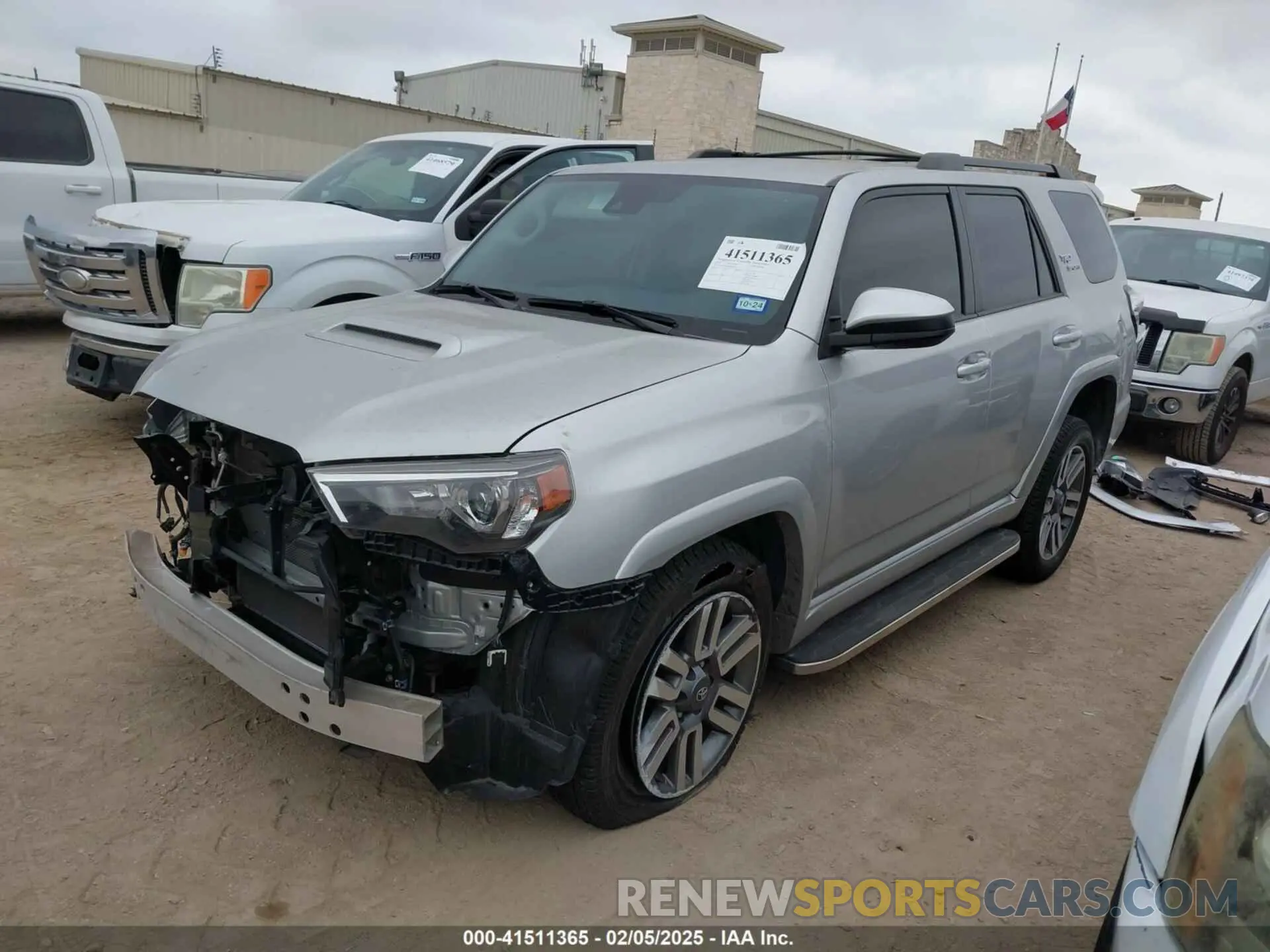 2 Photograph of a damaged car JTESU5JR1P6098482 TOYOTA 4RUNNER 2023
