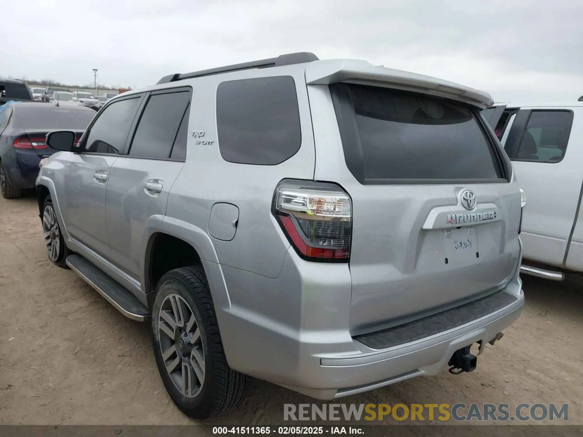 3 Photograph of a damaged car JTESU5JR1P6098482 TOYOTA 4RUNNER 2023