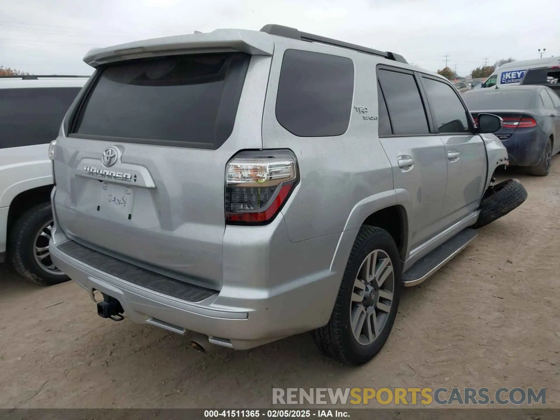 4 Photograph of a damaged car JTESU5JR1P6098482 TOYOTA 4RUNNER 2023