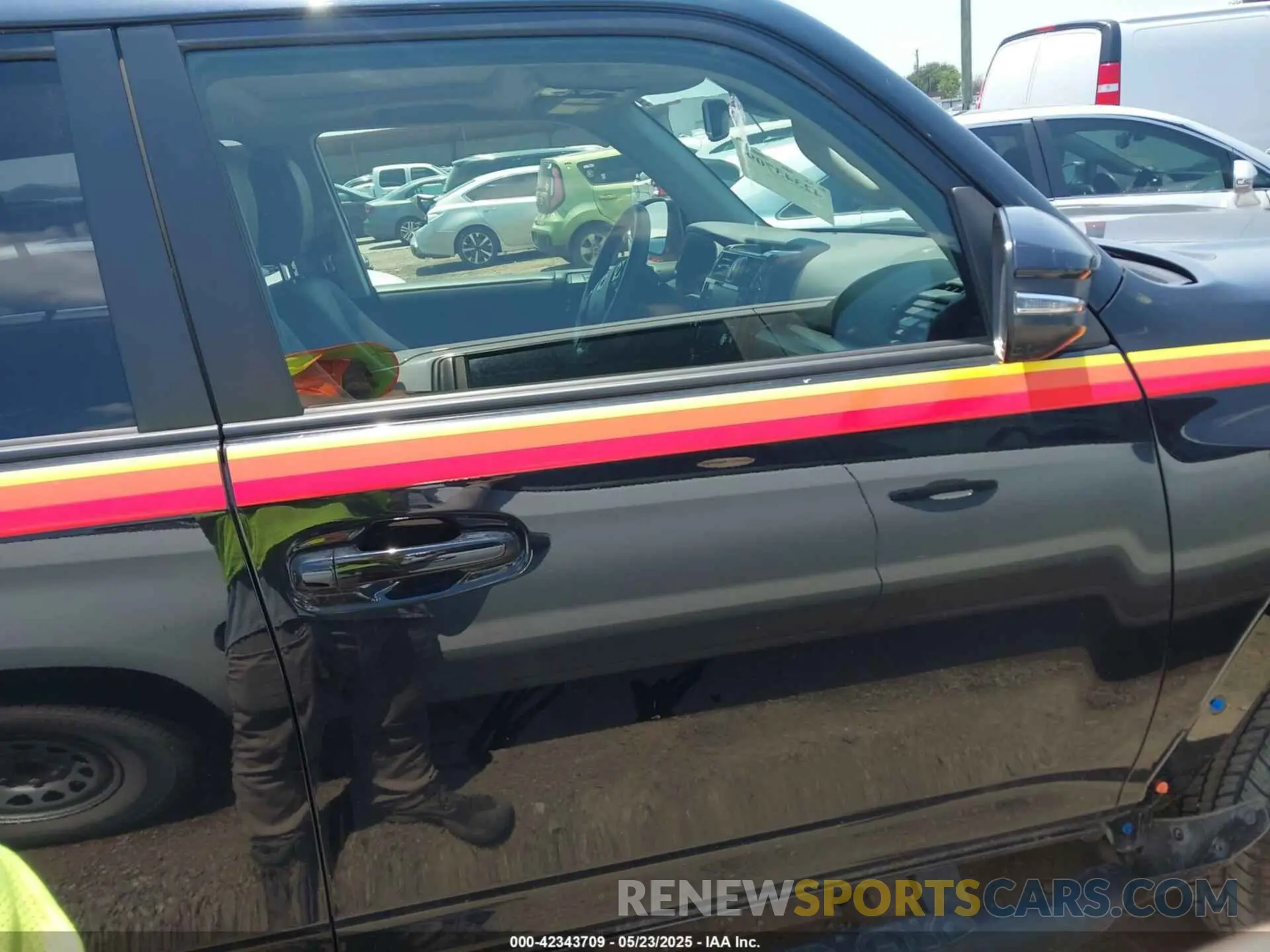 14 Photograph of a damaged car JTEUU5JR6P6143179 TOYOTA 4RUNNER 2023