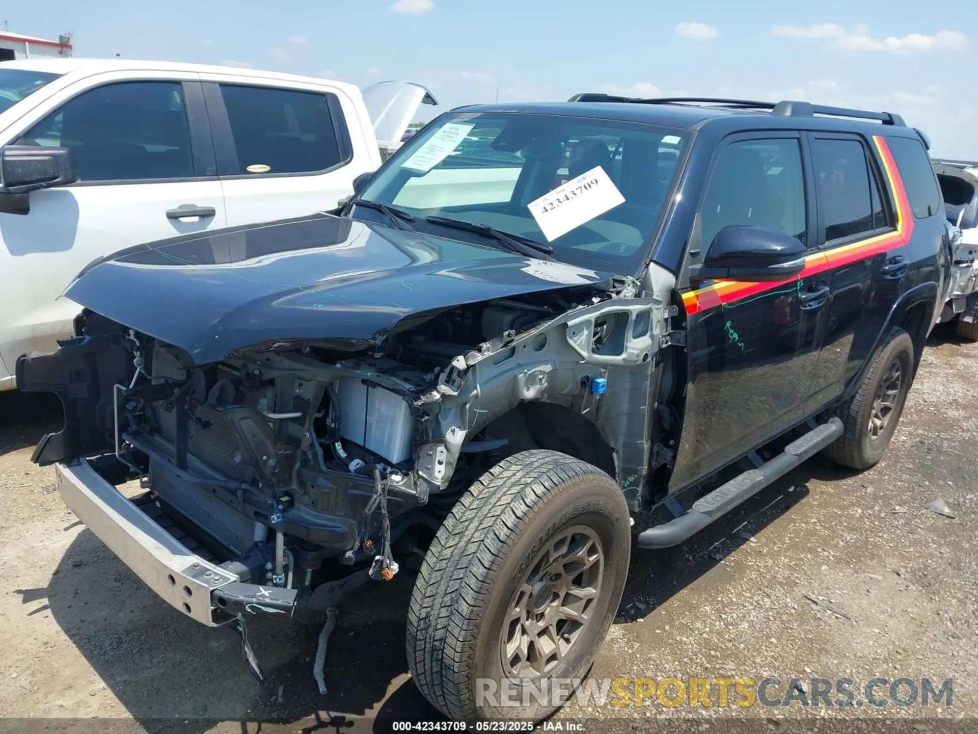 2 Photograph of a damaged car JTEUU5JR6P6143179 TOYOTA 4RUNNER 2023
