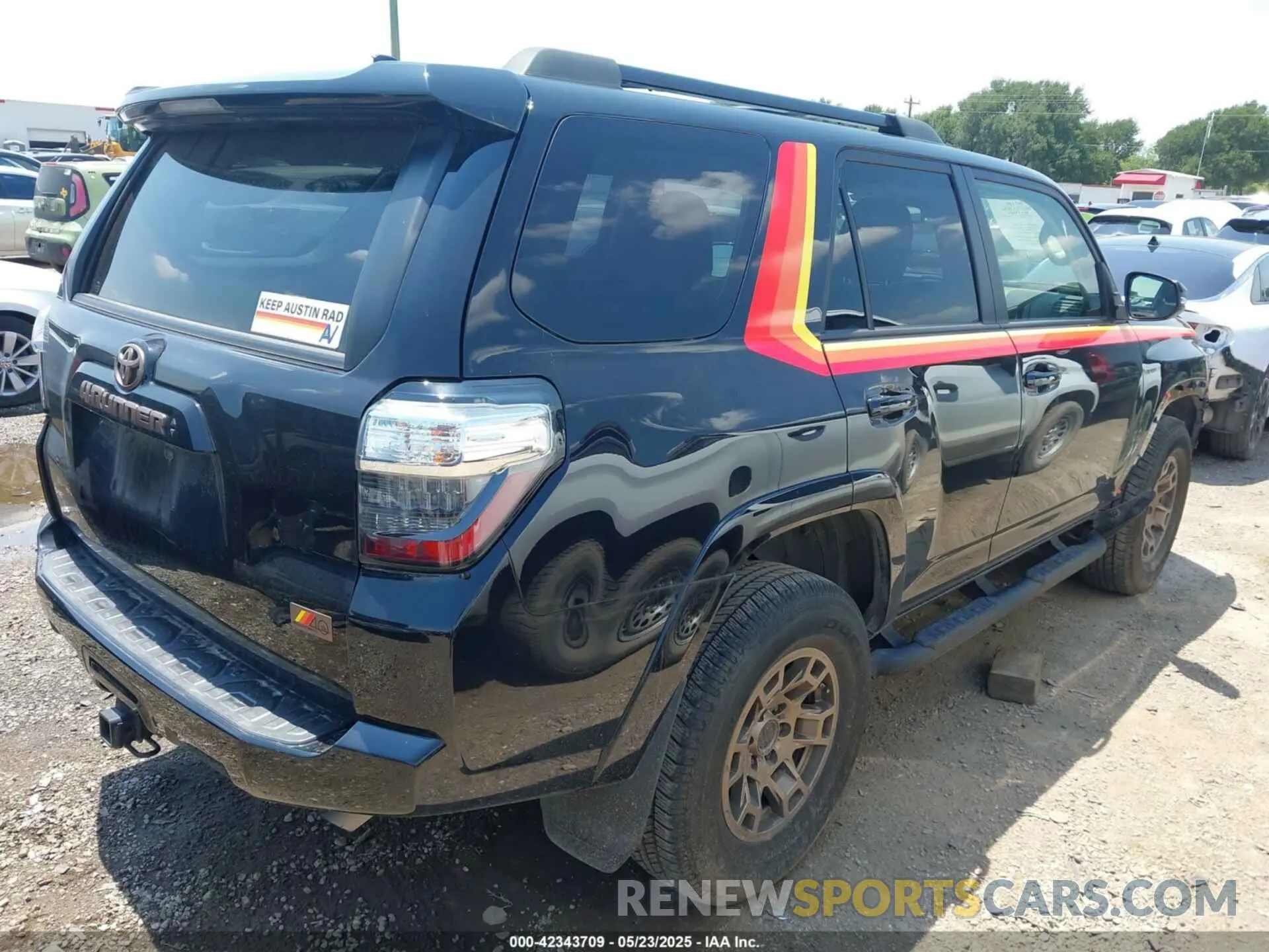 4 Photograph of a damaged car JTEUU5JR6P6143179 TOYOTA 4RUNNER 2023