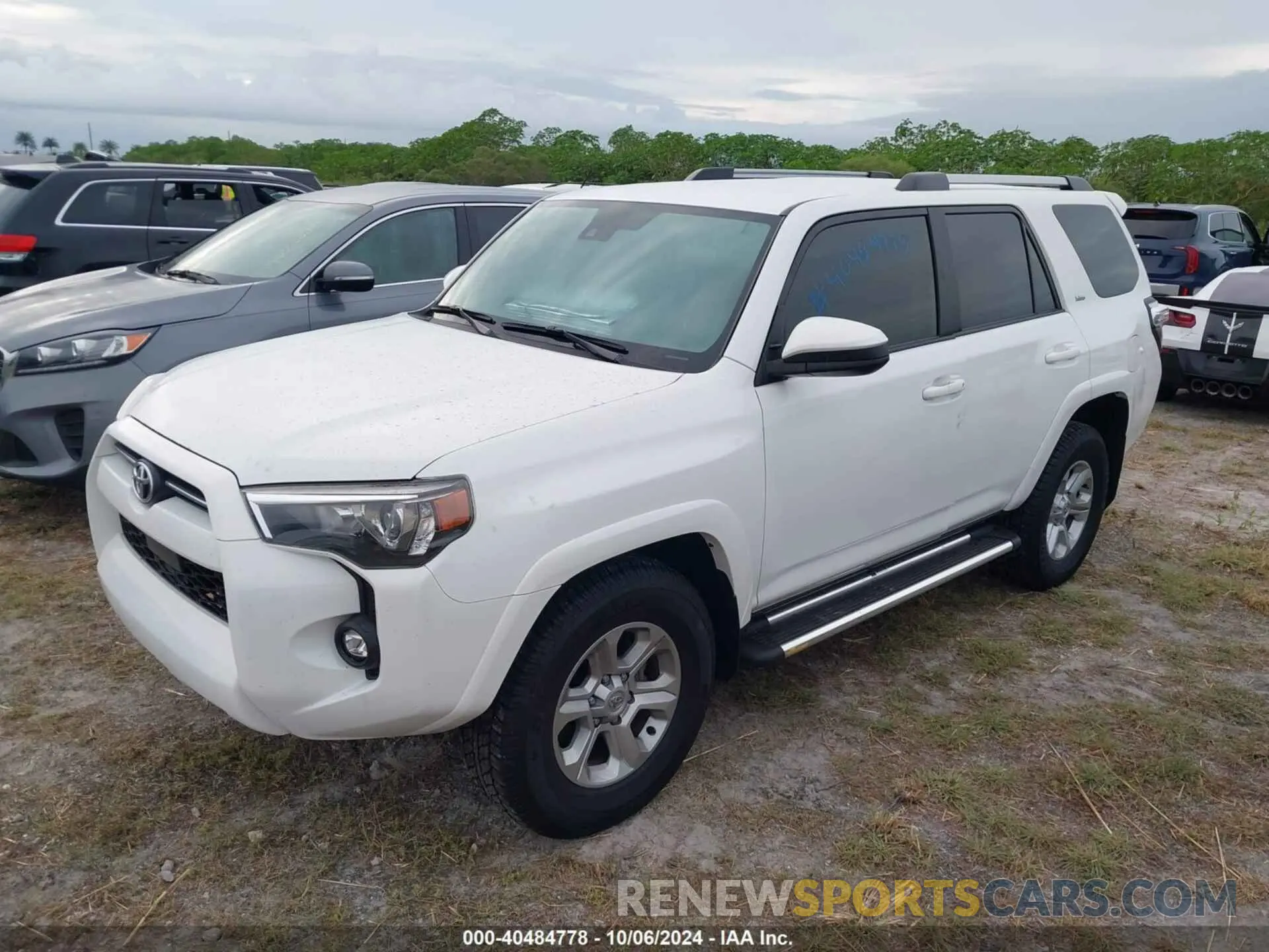 2 Фотография поврежденного автомобиля JTEEU5JR0R5306731 TOYOTA 4RUNNER 2024