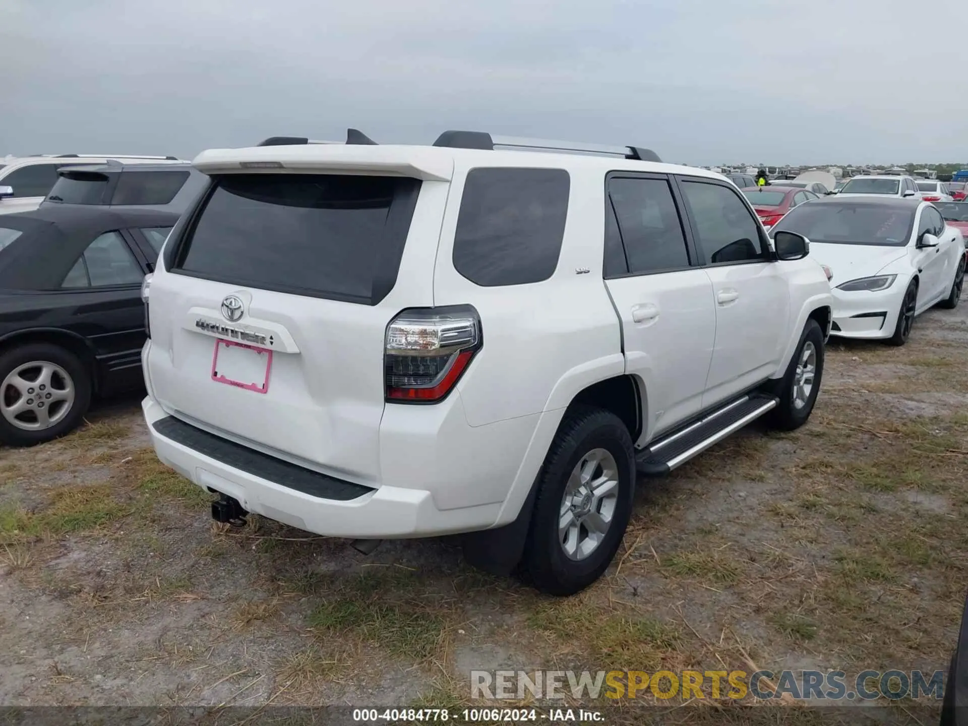 4 Фотография поврежденного автомобиля JTEEU5JR0R5306731 TOYOTA 4RUNNER 2024