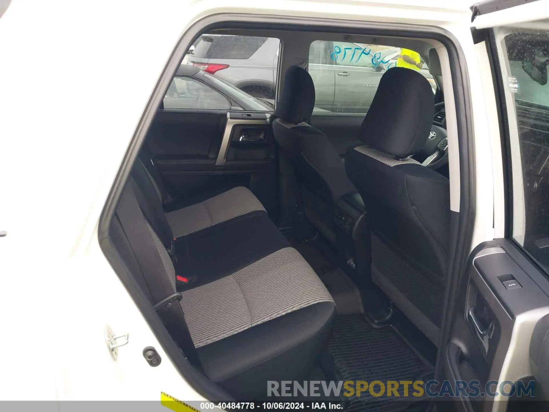 8 Фотография поврежденного автомобиля JTEEU5JR0R5306731 TOYOTA 4RUNNER 2024