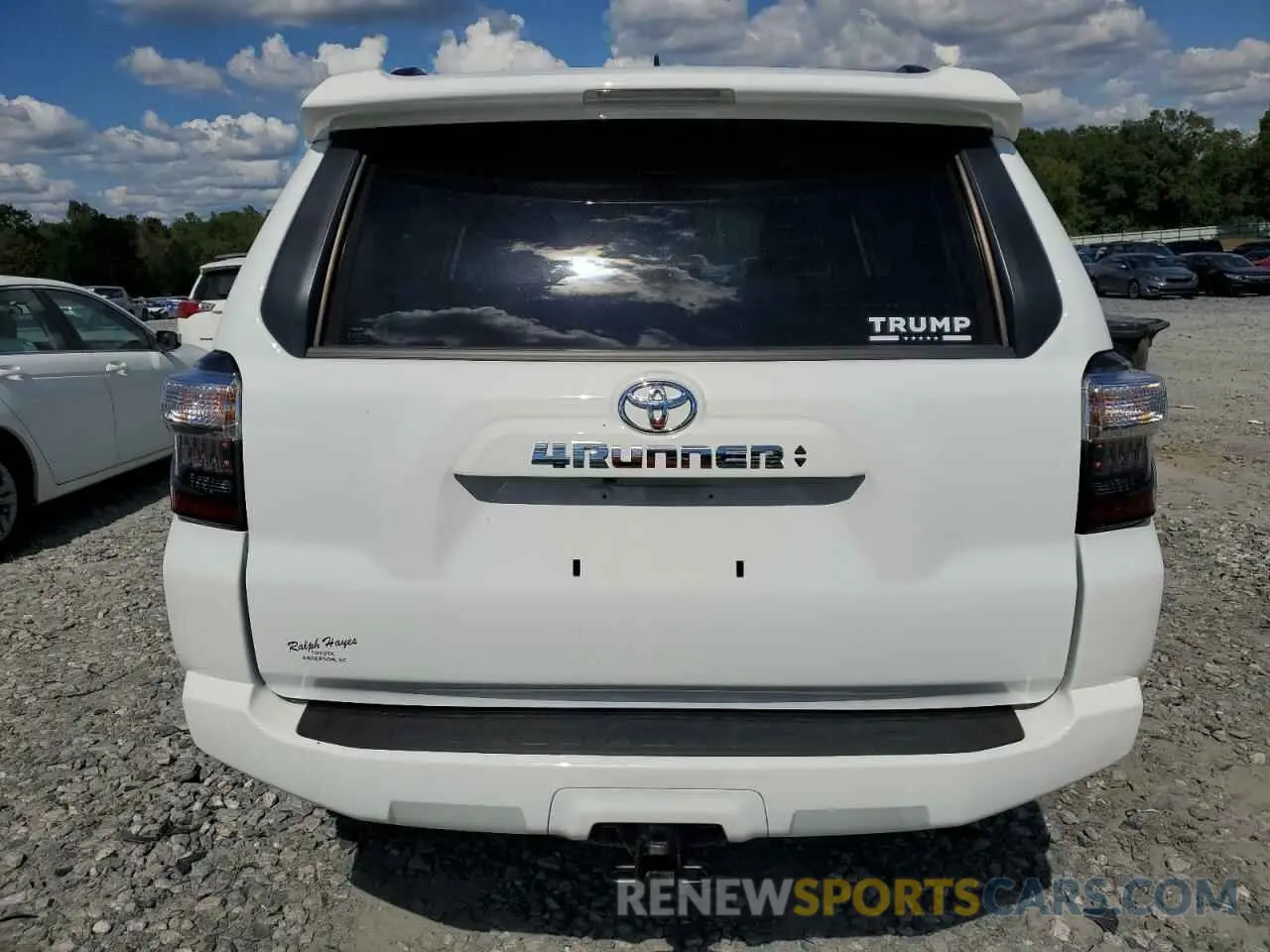 6 Photograph of a damaged car JTEEU5JR0R5313176 TOYOTA 4RUNNER 2024