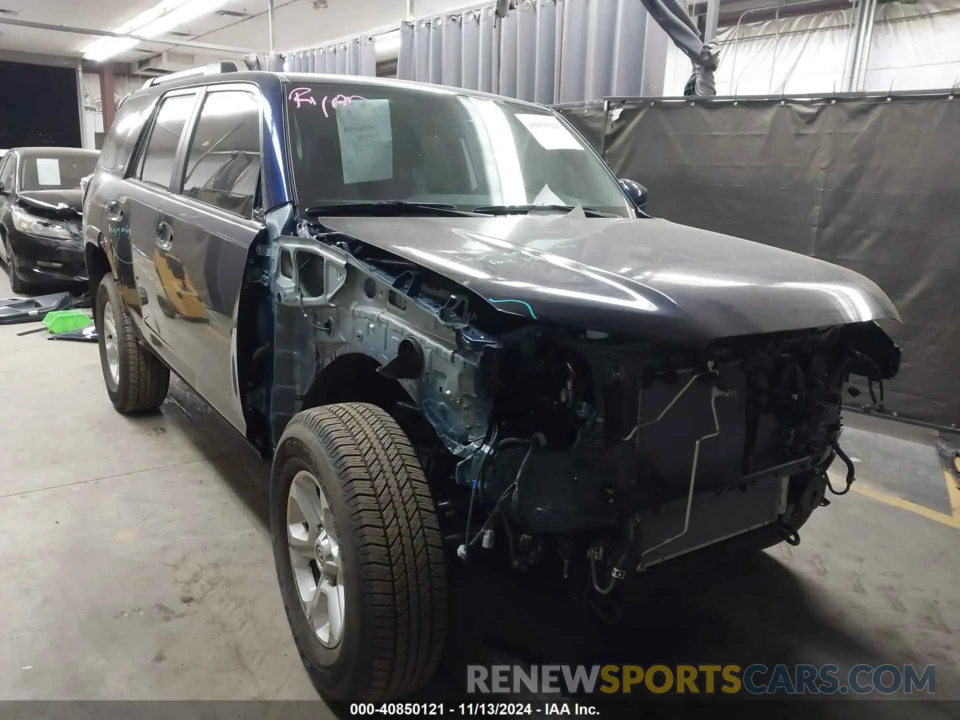 1 Фотография поврежденного автомобиля JTEEU5JR3R5316203 TOYOTA 4RUNNER 2024