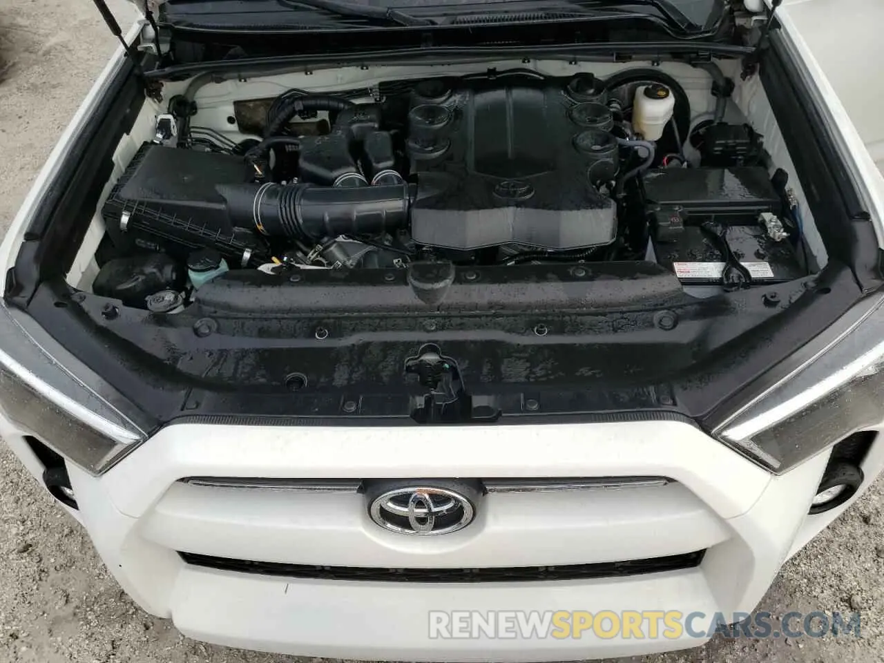 11 Photograph of a damaged car JTEEU5JR6R5306250 TOYOTA 4RUNNER 2024