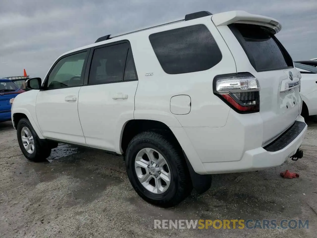 2 Photograph of a damaged car JTEEU5JR6R5306250 TOYOTA 4RUNNER 2024