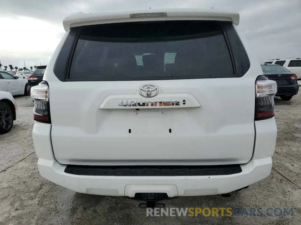 6 Photograph of a damaged car JTEEU5JR6R5306250 TOYOTA 4RUNNER 2024