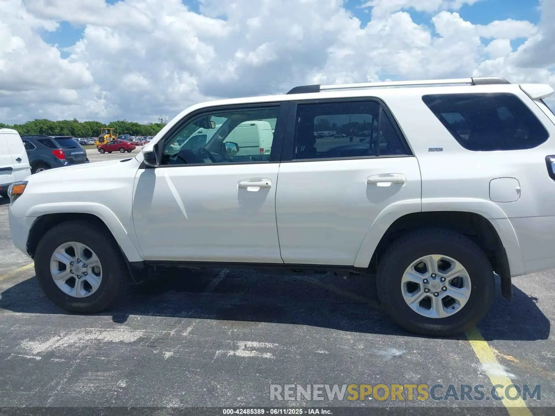 14 Photograph of a damaged car JTEEU5JR6R5310976 TOYOTA 4RUNNER 2024
