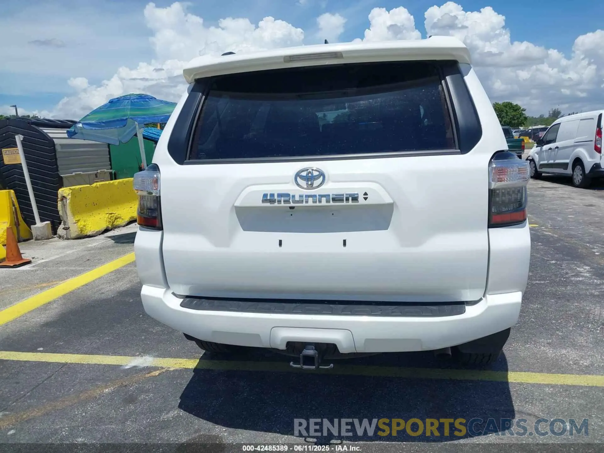 16 Photograph of a damaged car JTEEU5JR6R5310976 TOYOTA 4RUNNER 2024