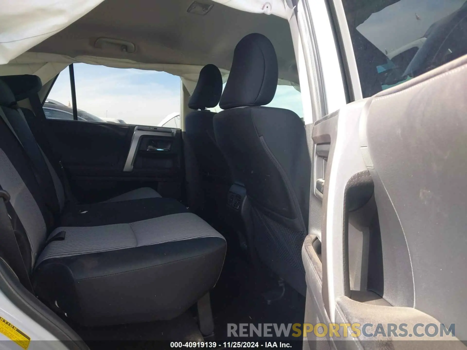 8 Фотография поврежденного автомобиля JTEEU5JR7R5313496 TOYOTA 4RUNNER 2024