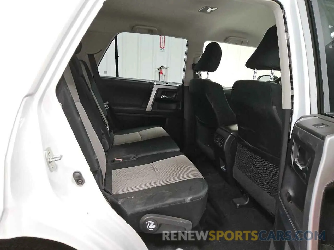 11 Фотография поврежденного автомобиля JTEEU5JRXR5311631 TOYOTA 4RUNNER 2024
