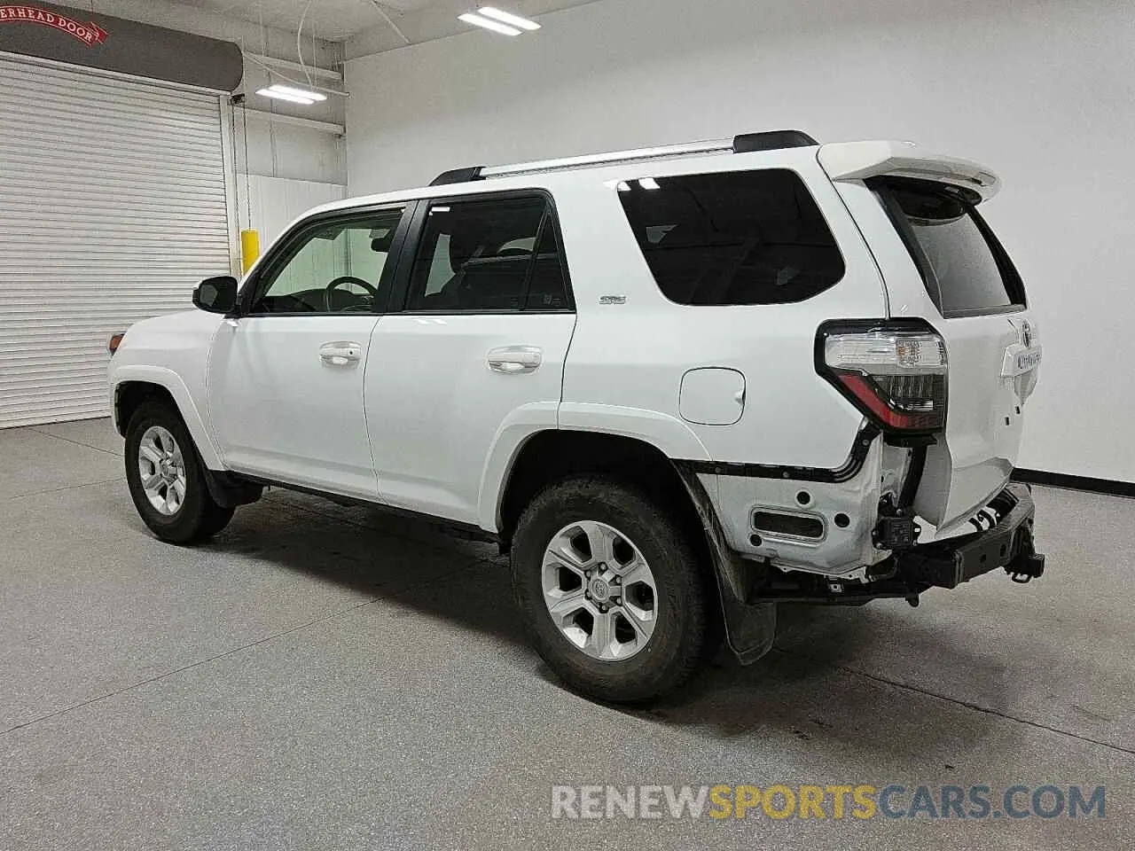 2 Фотография поврежденного автомобиля JTEEU5JRXR5311631 TOYOTA 4RUNNER 2024