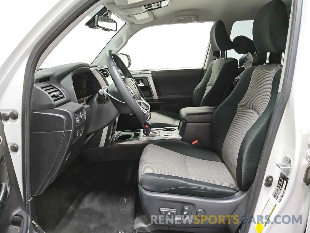 7 Фотография поврежденного автомобиля JTEEU5JRXR5311631 TOYOTA 4RUNNER 2024