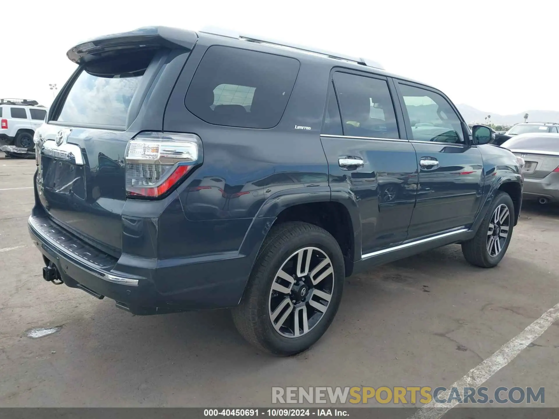 4 Photograph of a damaged car JTEKU5JR0R6237553 TOYOTA 4RUNNER 2024