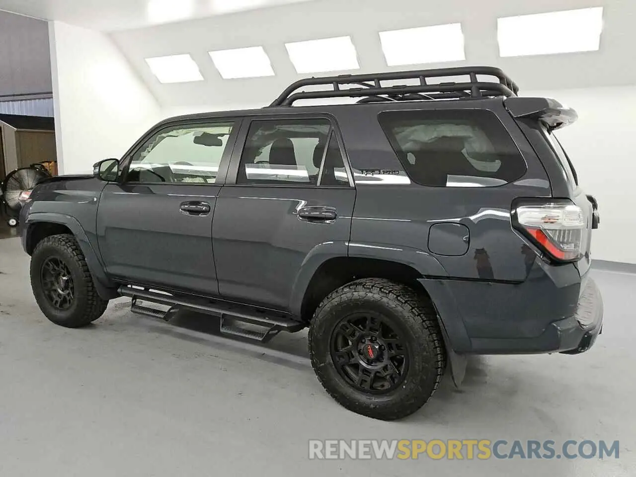 2 Фотография поврежденного автомобиля JTELU5JR8R6285922 TOYOTA 4RUNNER 2024