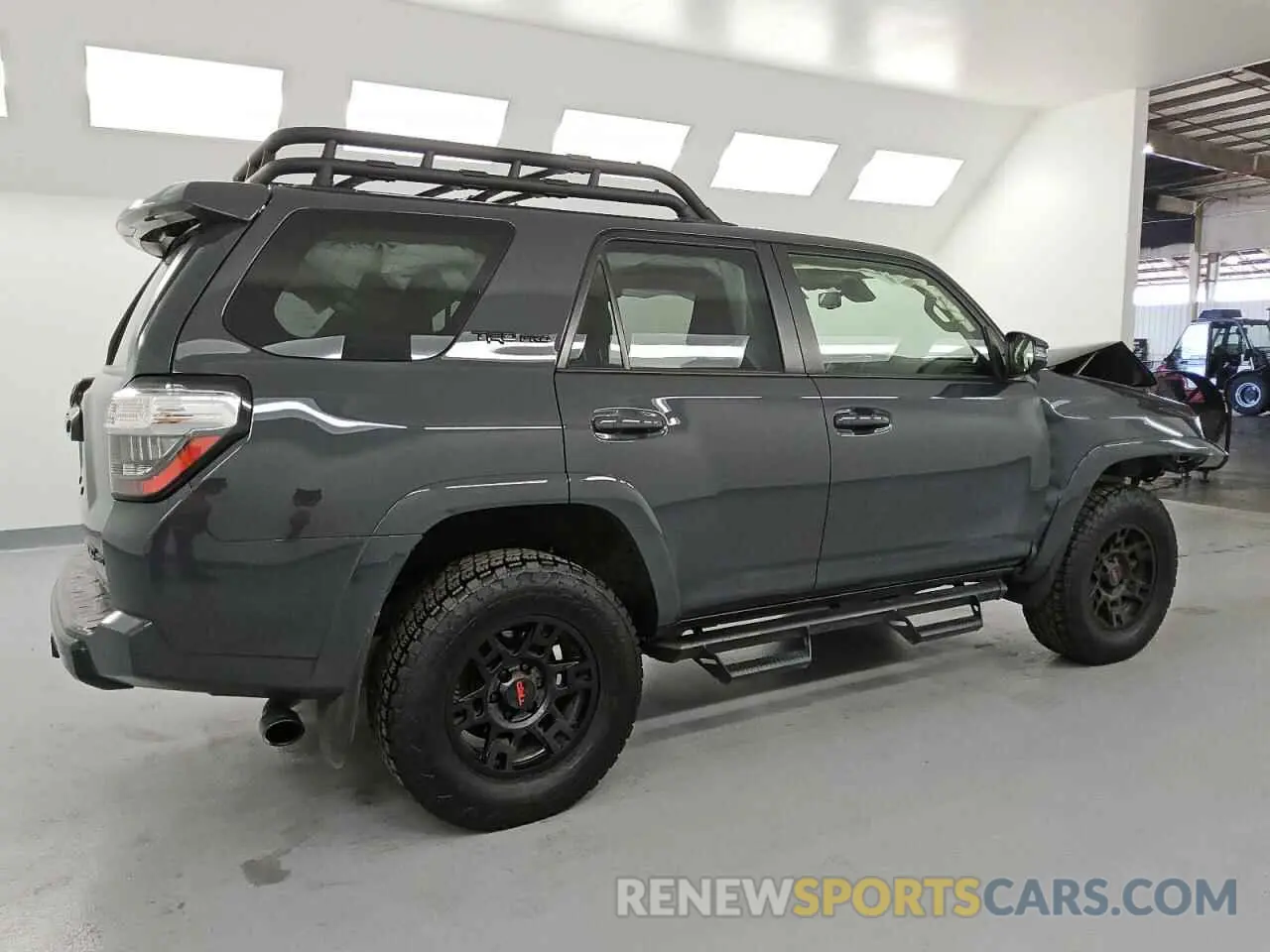 3 Фотография поврежденного автомобиля JTELU5JR8R6285922 TOYOTA 4RUNNER 2024