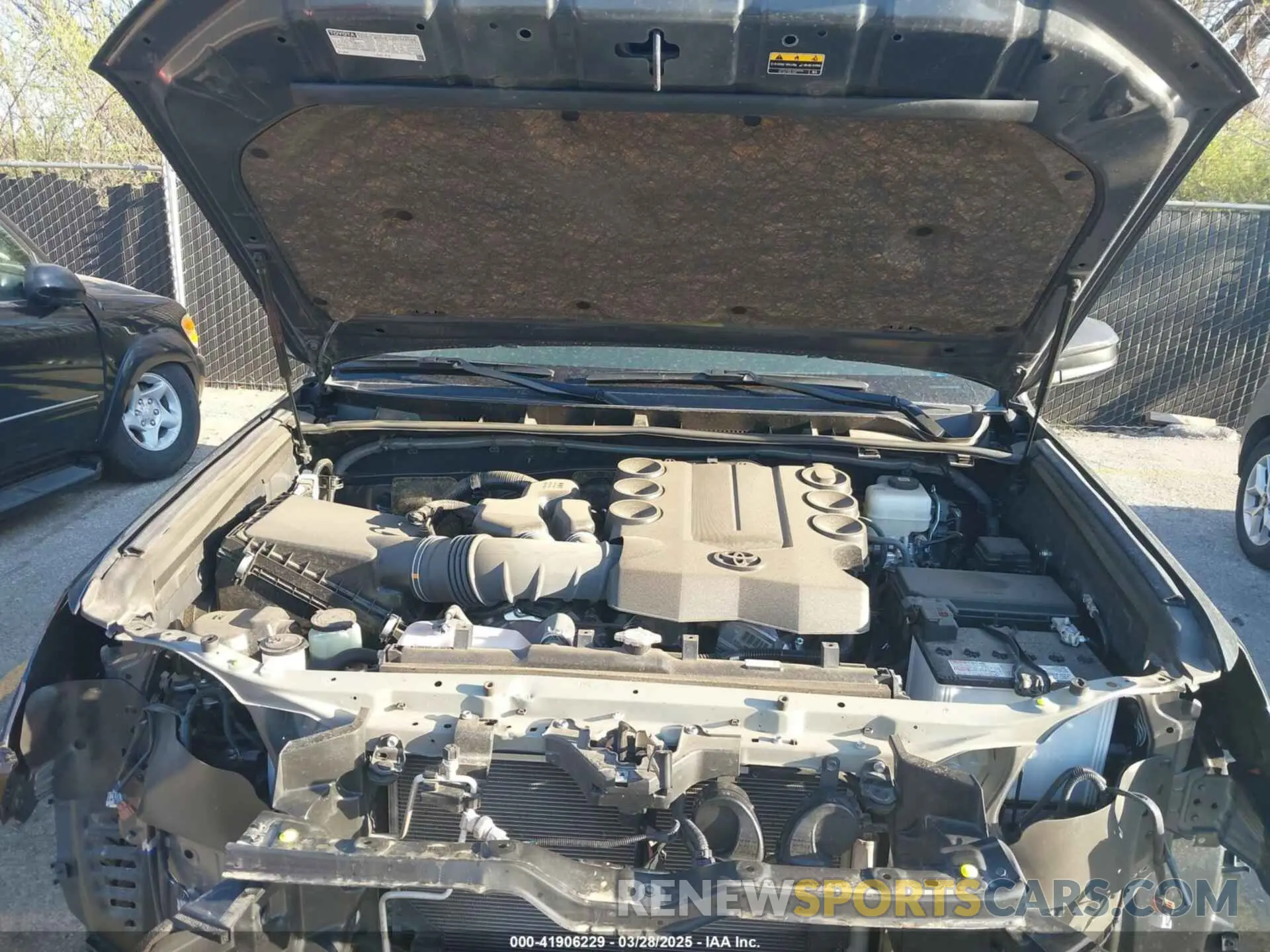 10 Фотография поврежденного автомобиля JTEMU5JR0R6228831 TOYOTA 4RUNNER 2024
