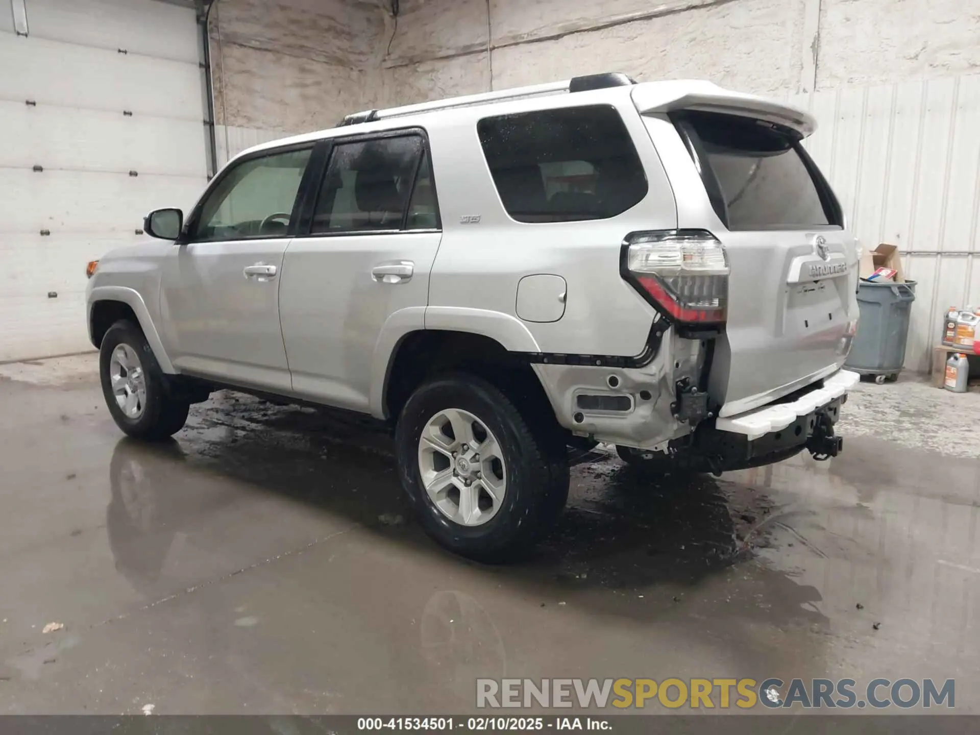 3 Photograph of a damaged car JTEMU5JR2R6243332 TOYOTA 4RUNNER 2024