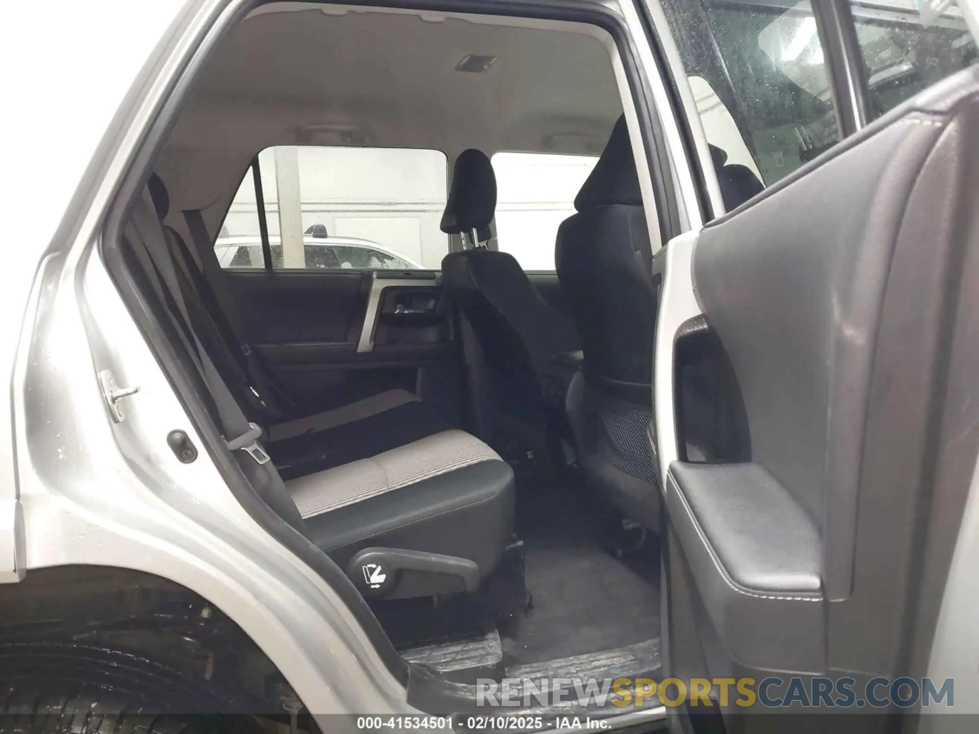 8 Photograph of a damaged car JTEMU5JR2R6243332 TOYOTA 4RUNNER 2024