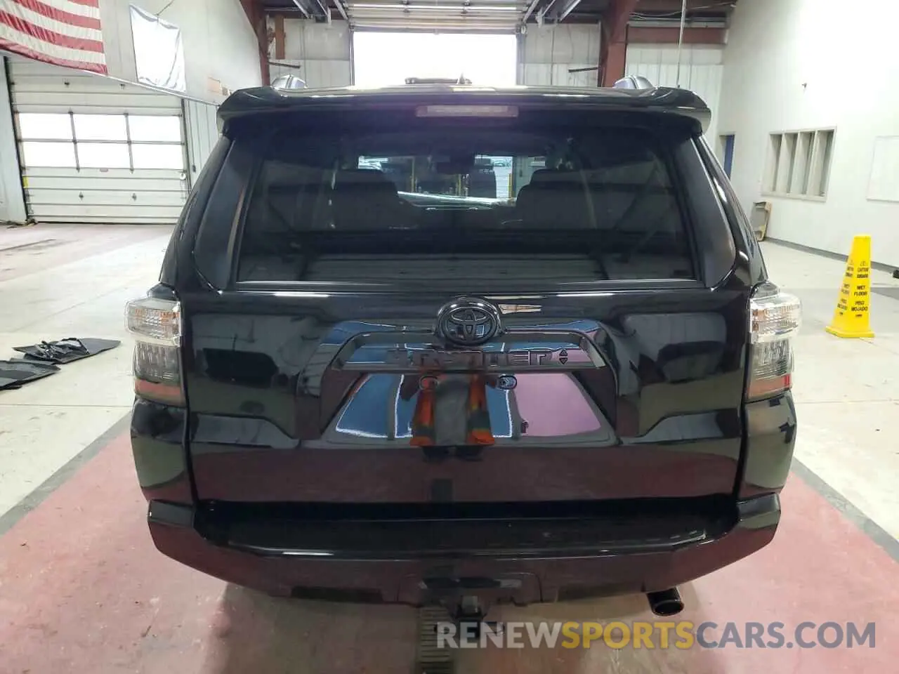 6 Фотография поврежденного автомобиля JTEMU5JR3R6306227 TOYOTA 4RUNNER 2024