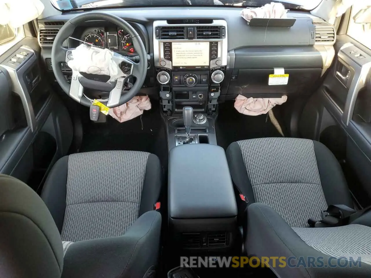 8 Фотография поврежденного автомобиля JTEMU5JR3R6306227 TOYOTA 4RUNNER 2024