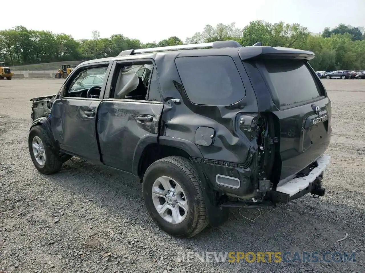 2 Photograph of a damaged car JTEMU5JR4R6284870 TOYOTA 4RUNNER 2024
