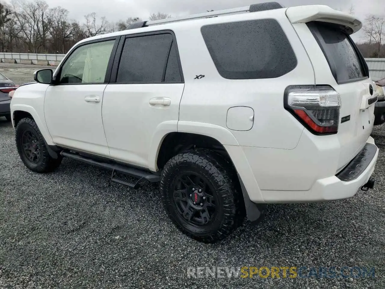 2 Photograph of a damaged car JTEMU5JR5R6224323 TOYOTA 4RUNNER 2024