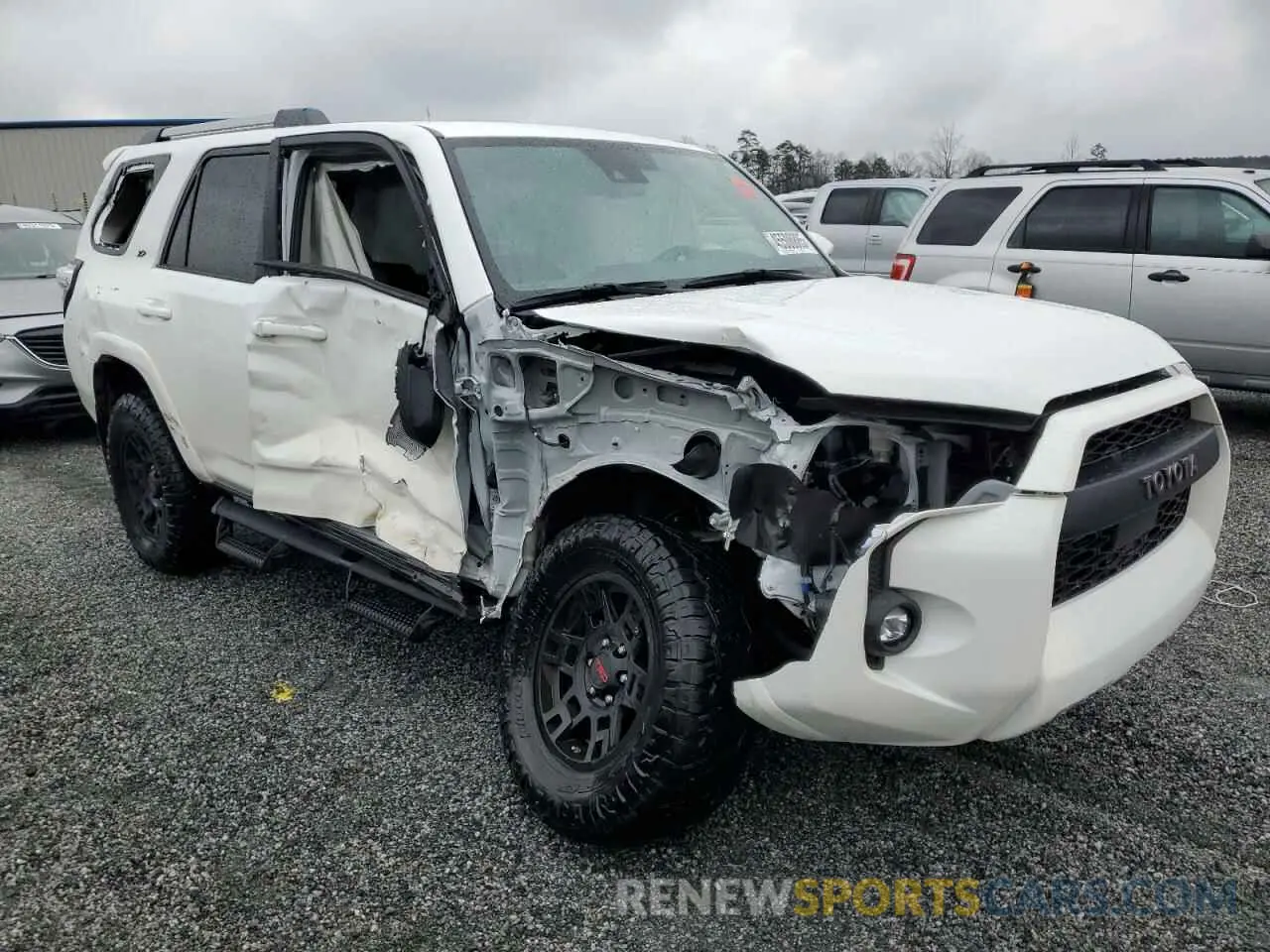 4 Photograph of a damaged car JTEMU5JR5R6224323 TOYOTA 4RUNNER 2024