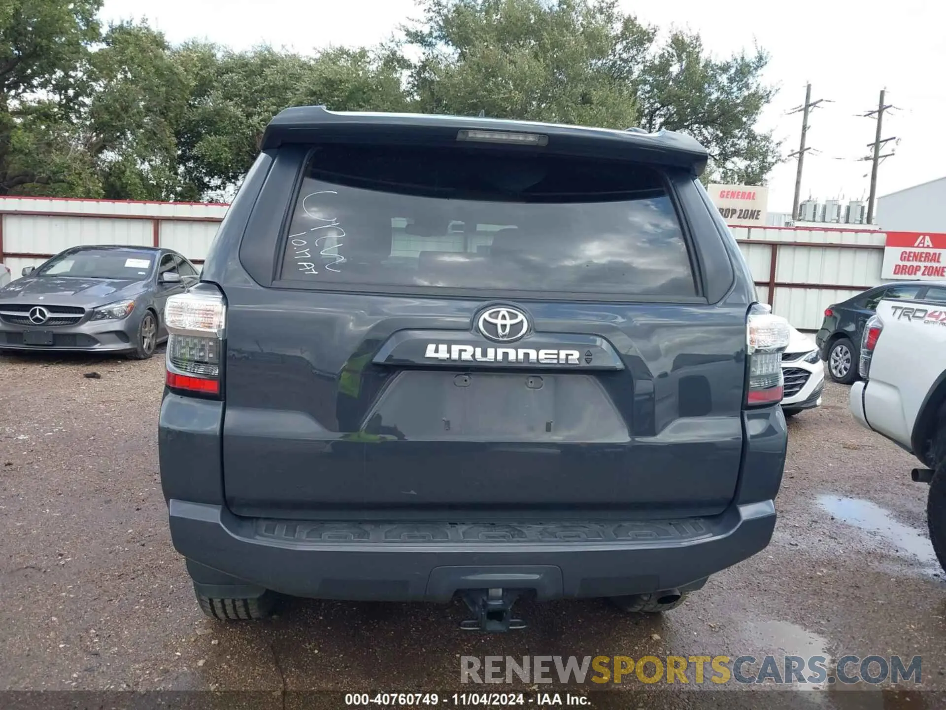 16 Photograph of a damaged car JTEMU5JR5R6246015 TOYOTA 4RUNNER 2024