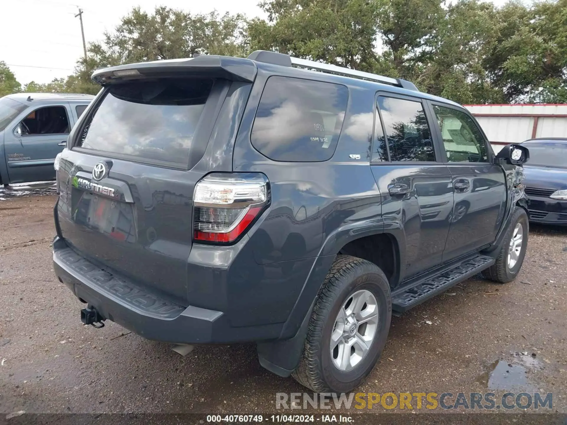 4 Photograph of a damaged car JTEMU5JR5R6246015 TOYOTA 4RUNNER 2024