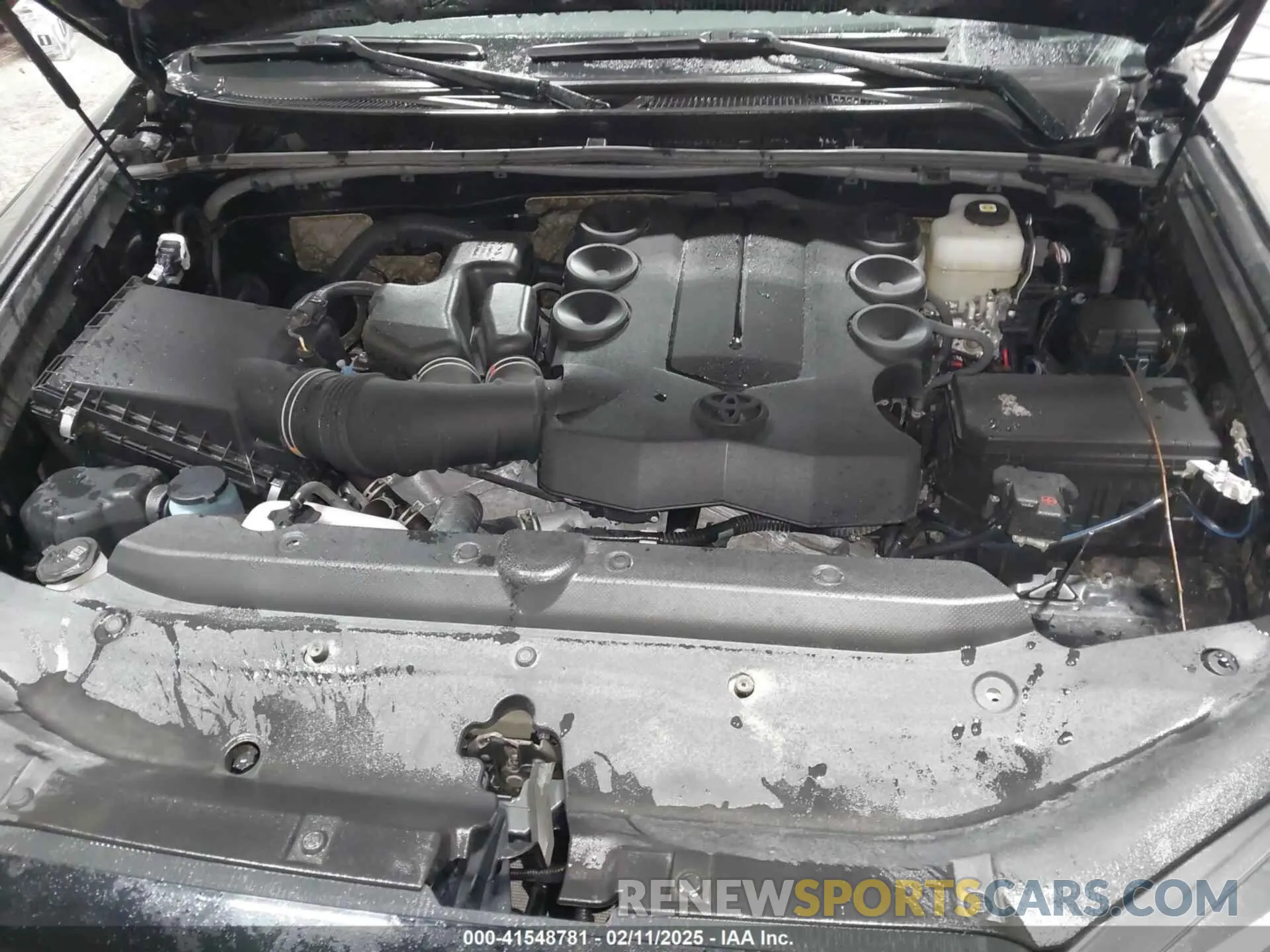 10 Photograph of a damaged car JTEMU5JR5R6280827 TOYOTA 4RUNNER 2024