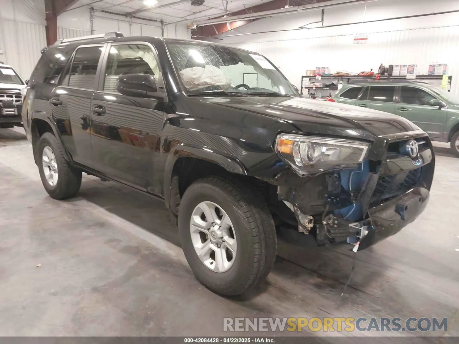 1 Фотография поврежденного автомобиля JTEMU5JR9R6253100 TOYOTA 4RUNNER 2024